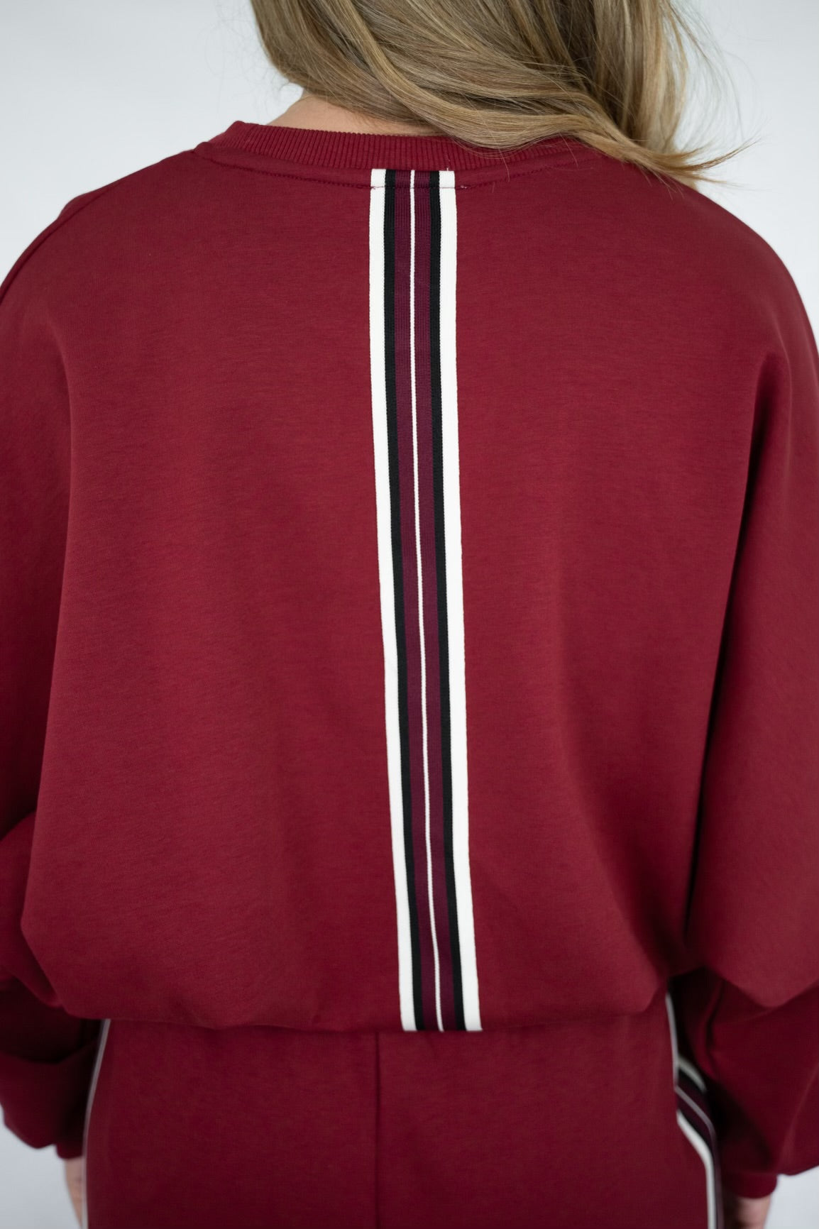 NOVAH CREW SWEATER - Cranberry