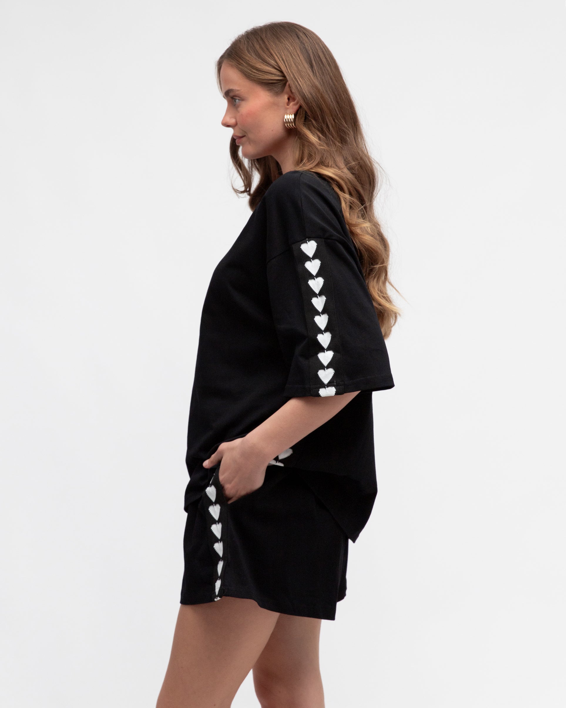 PETRA HEART T-SHIRT - Black