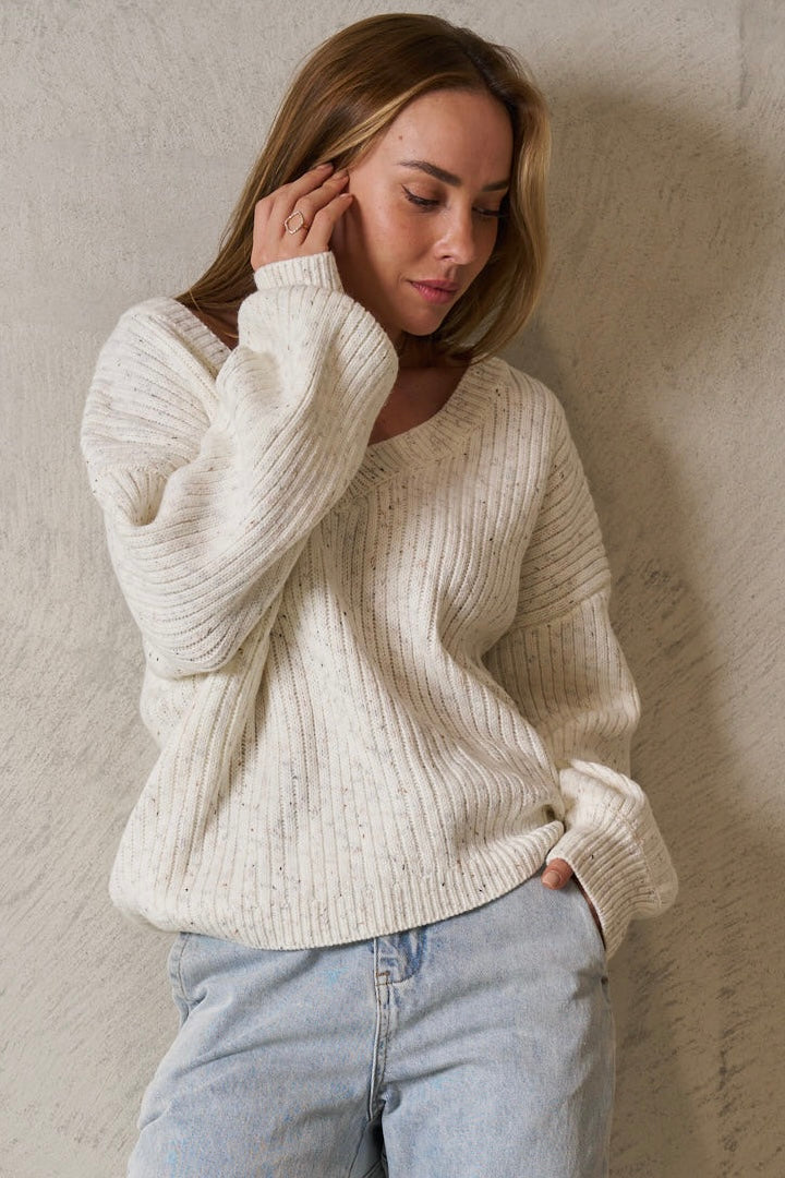 ELSA V NECK JUMPER - Cream
