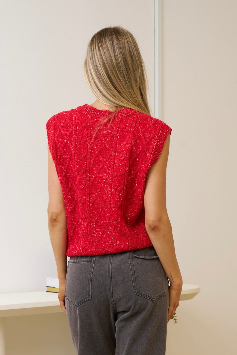 TARA KNIT VEST - Red