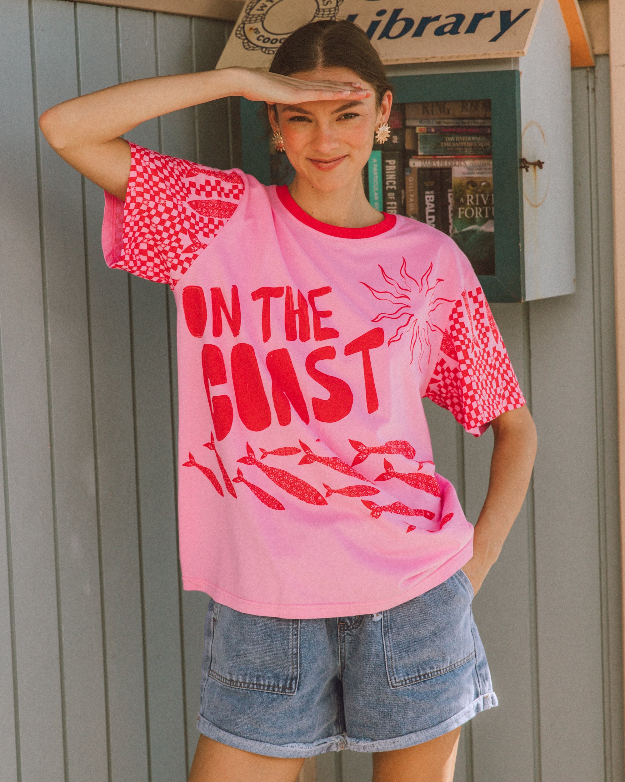 ON THE COAST GRAPHIC TEE