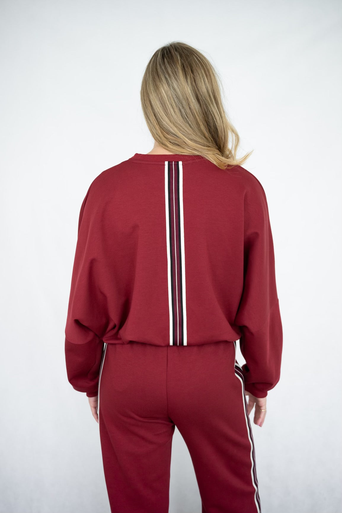NOVAH CREW SWEATER - Cranberry