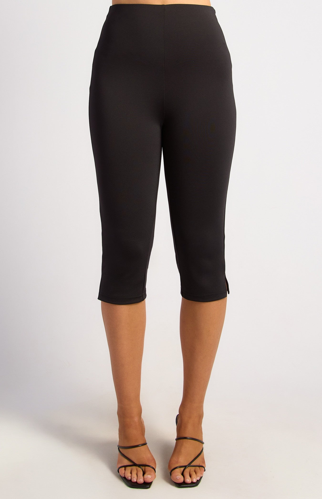 KOURTNEY CAPRI PANTS - Black