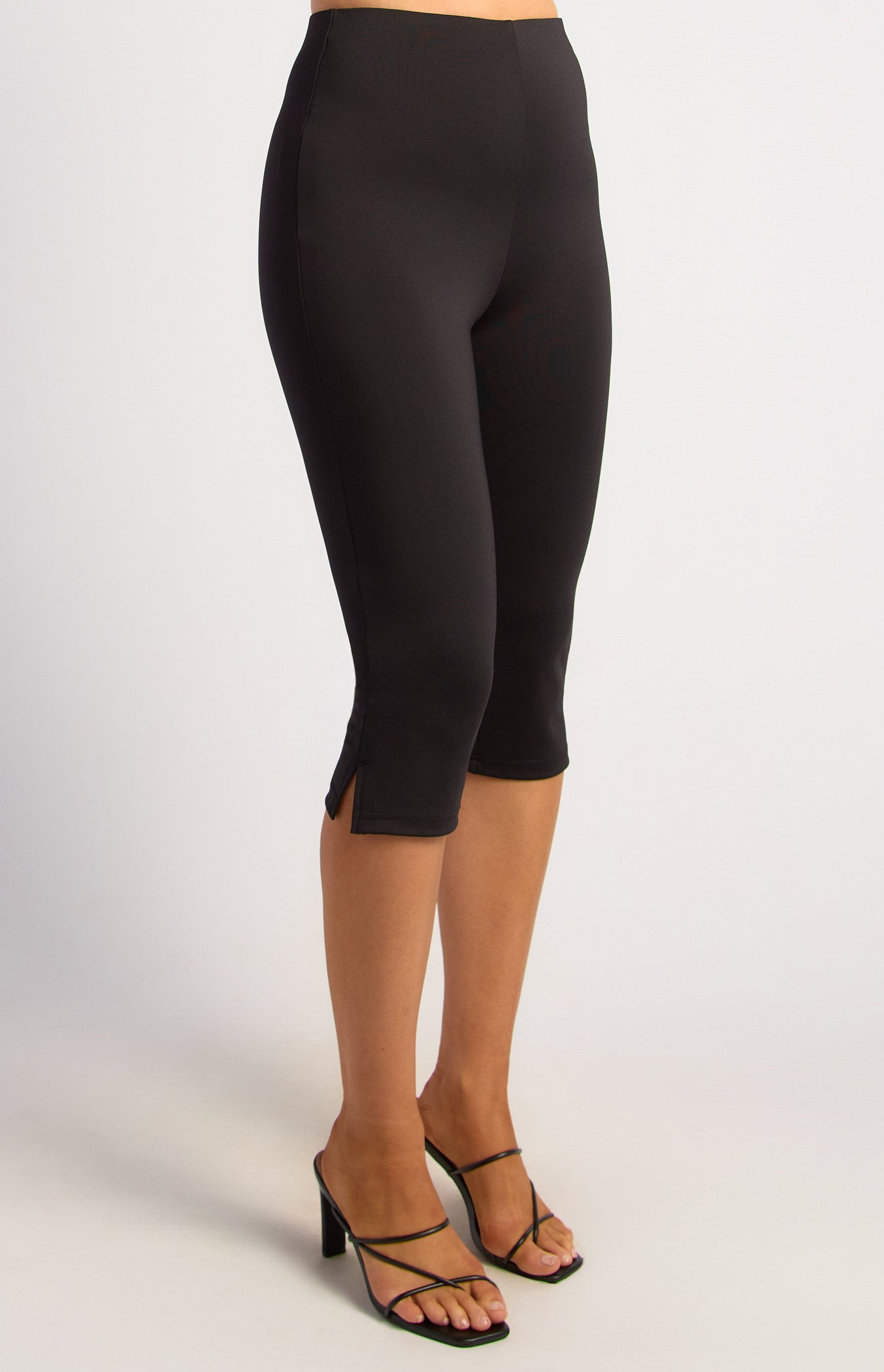 KOURTNEY CAPRI PANTS - Black