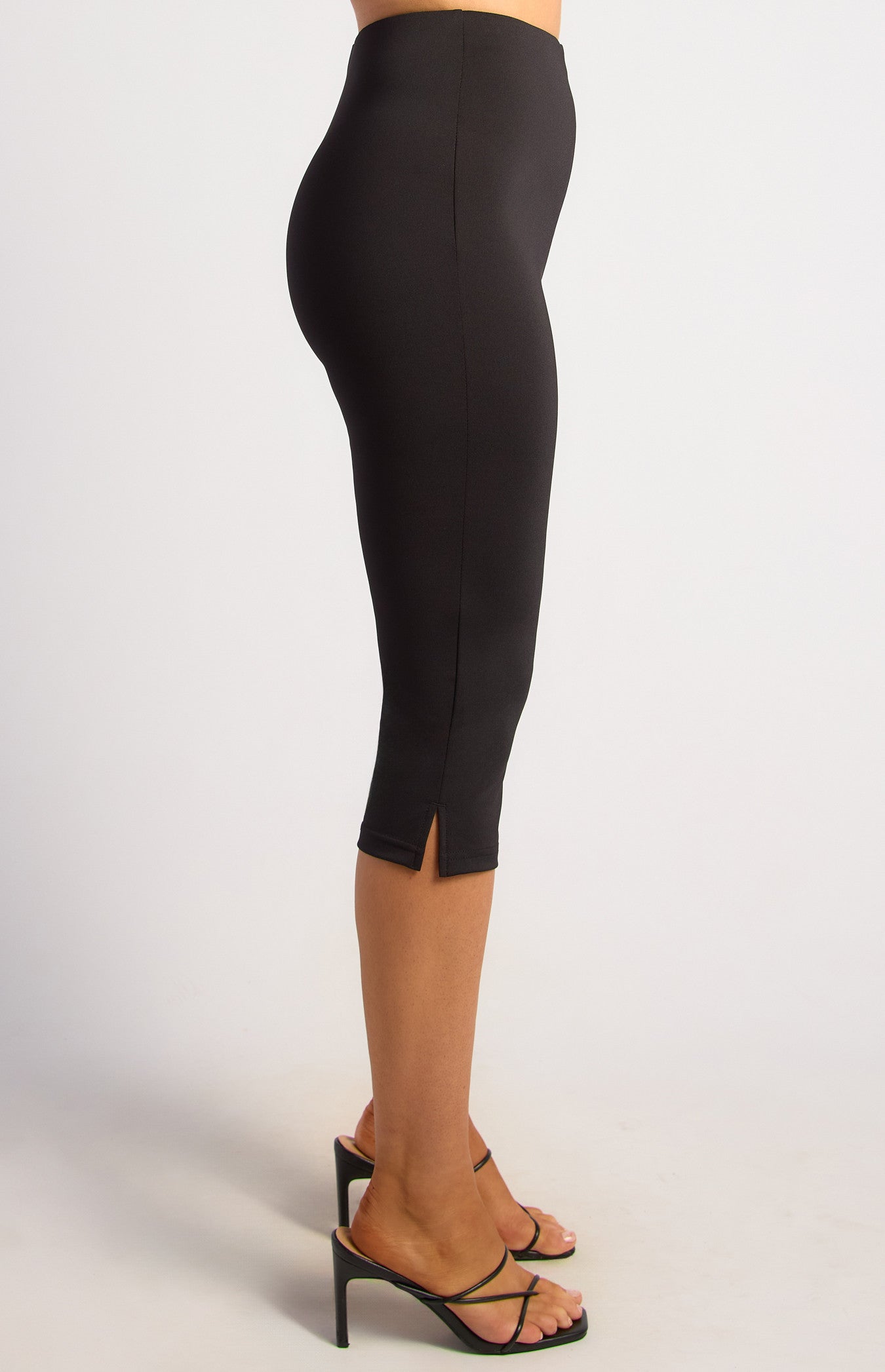 KOURTNEY CAPRI PANTS - Black